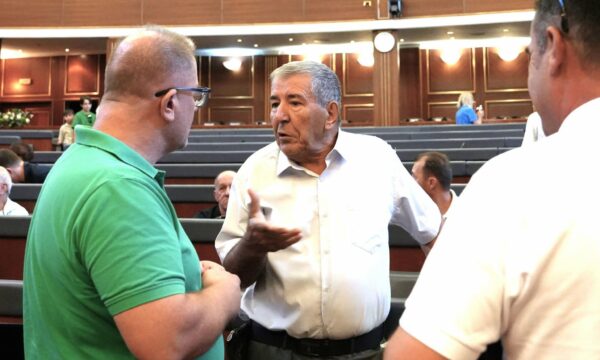Dehari si arsye të mosthirrjes së seancës përmend edhe “rrezikun e konfliktit fizik”