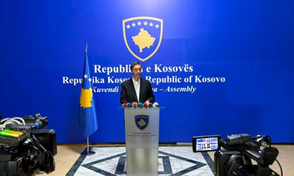 PDK s’shkon në takimin e e Haxhiut, Ismaili: Manipulim i radhës, më mirë kish me qenë me i shkru Deharit