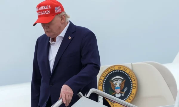 CNN: Trump godet ashpër Omanin e Korenë e Jugut, por gabimet e tij në politikën e jashtme po shtohen