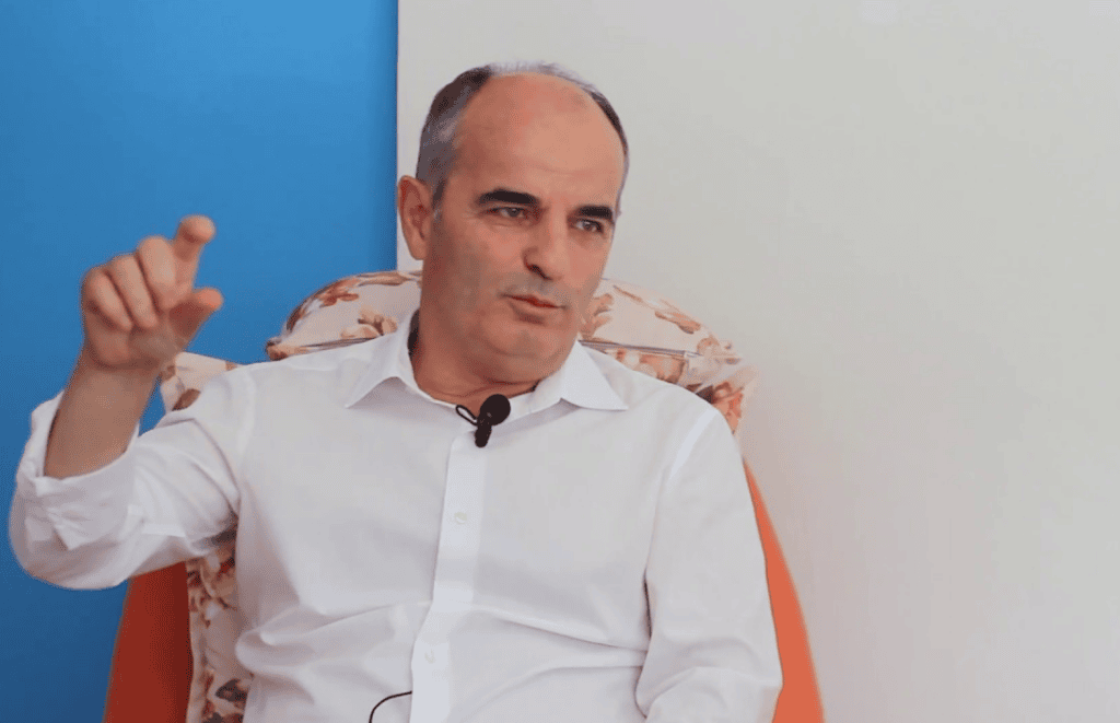Sa e kanë shqiptarët? Seksologu tregon me centimetra madhësinë mesatare të penisit (VIDEO)