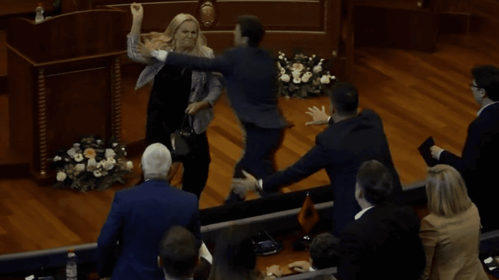 Hedhja e vezëve ndaj Kurtit, lajm edhe në mediat botërore