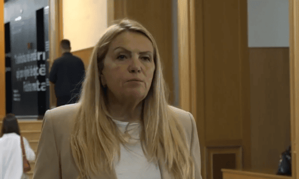 Time Kadriaj reagon për lajmin e rremë të Elvis Hoxhës: As Beogradi s’ju shpëton