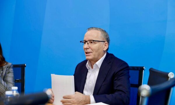 Kurti me ftesë të re për Bedri Hamzën, Kryetari i PDK i përgjigjet: Mbesim në opozitë, konstituoje Kuvendin 