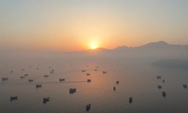 Rrugët e Iranit dhe Omanit do të mbeten të hapura përkohësisht sipas marrëveshjes së propozuar të Hormuzit