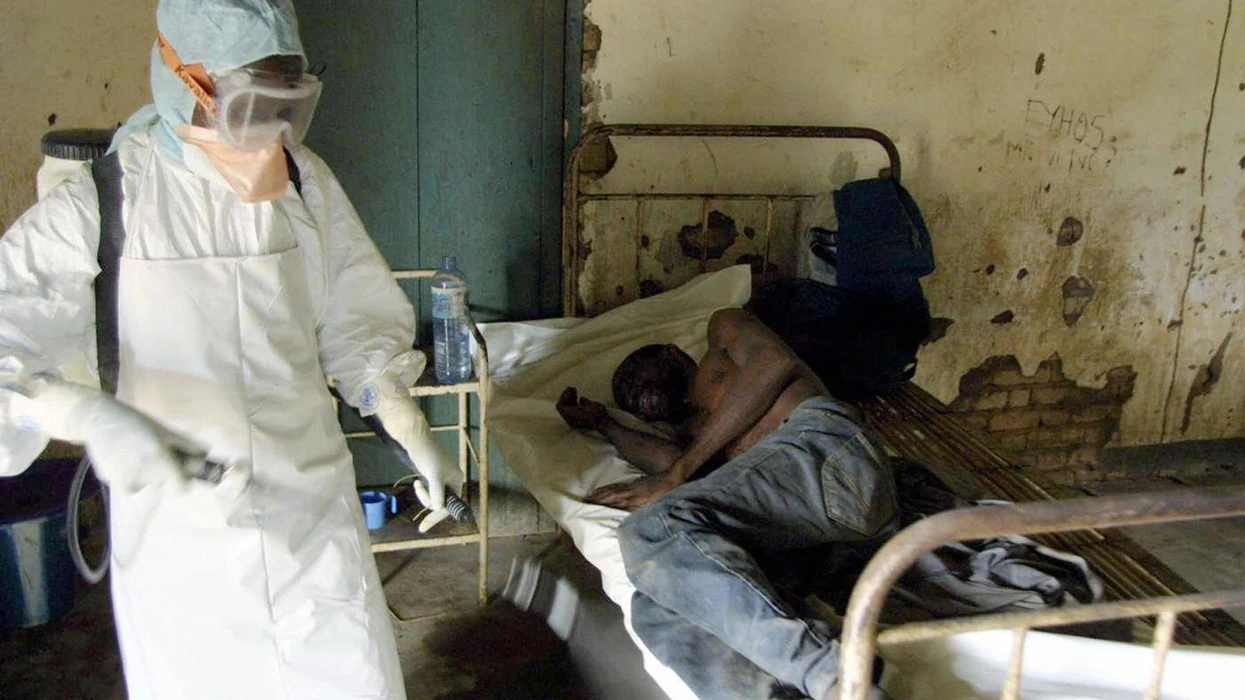 Alarm nga OKB-ja: Ebola po vret një person çdo 30 minuta
