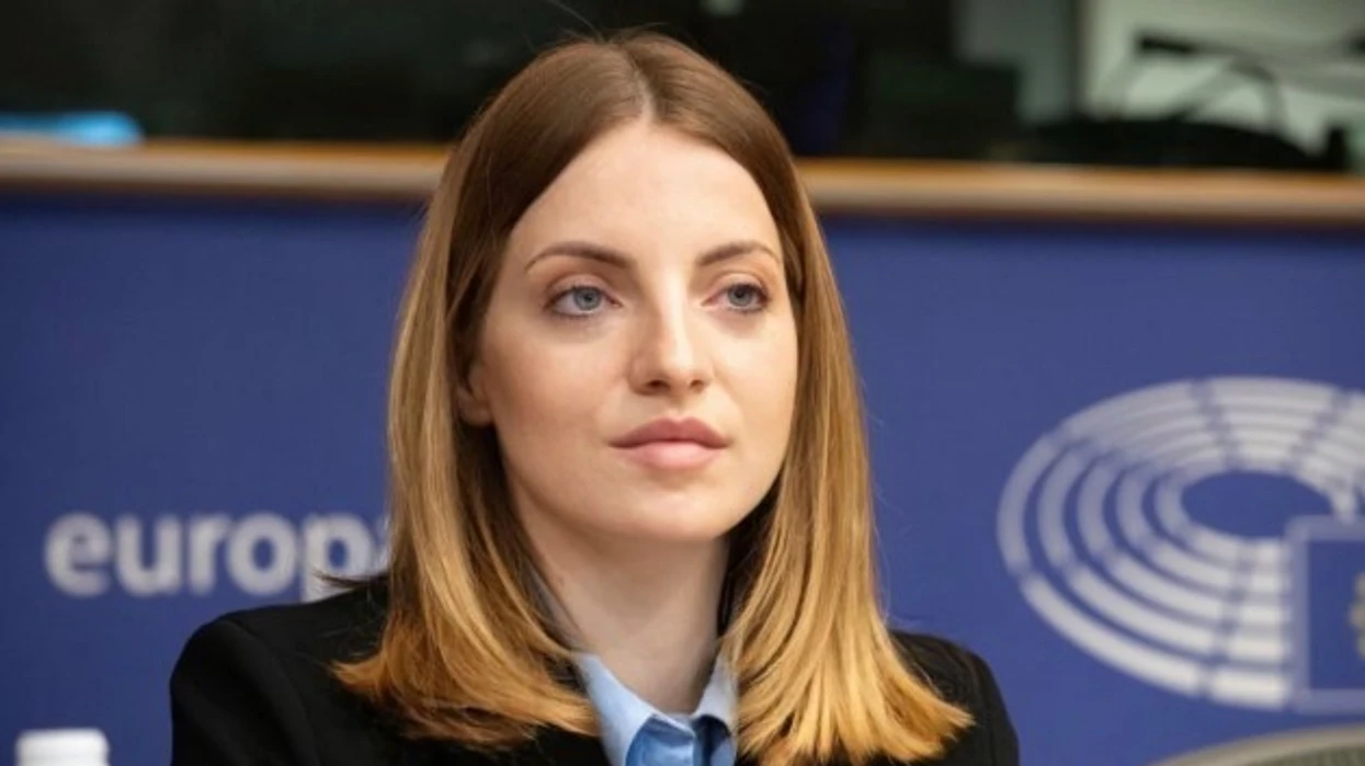 “Në Kosovë gjenden ende varre masive”, deputetja shqiptare kundër konsullatës serbe në Shkodër – paralajmëron protestë