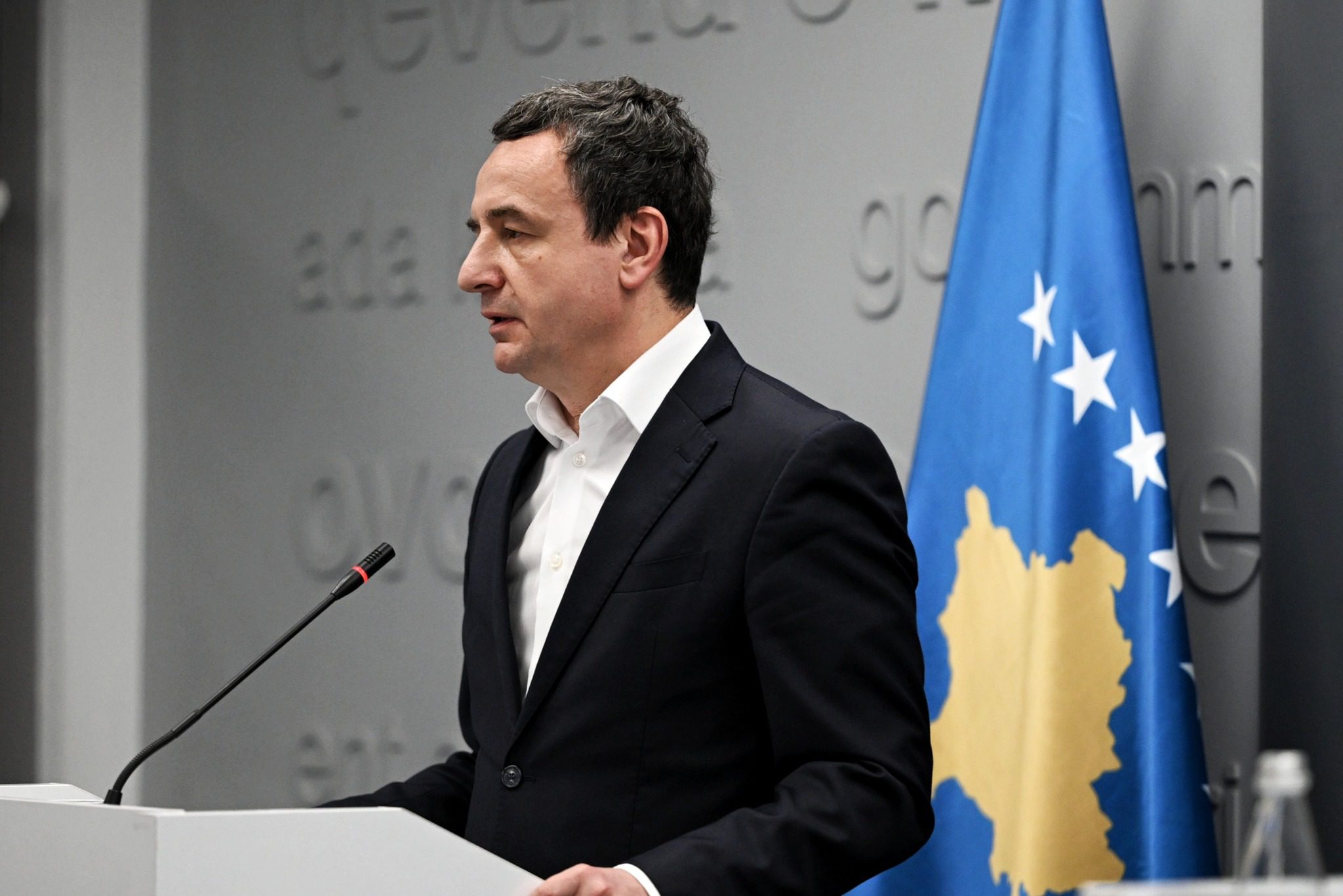 Kurti i bën thirrje SHBA-së dhe BE-së: Serbia të deklasifikojë dokumentacionin e krimeve të luftës