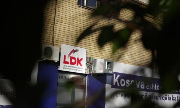 LDK në Ferizaj kundër vendimit për rritjen e tarifës mujore të mbeturinave për amvisëritë nga 6.50 në 9.90 euro