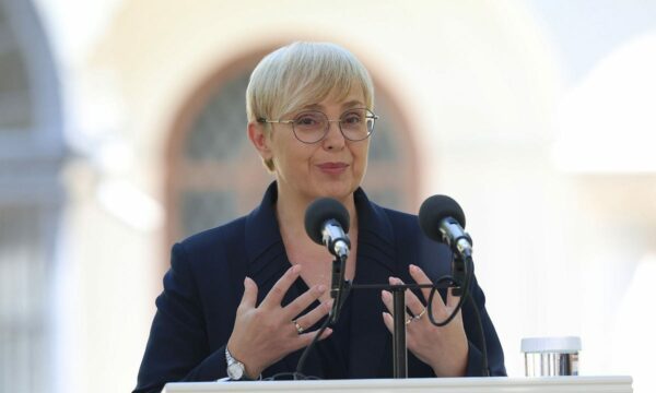 Presidentja sllovene nën akuzat për lidhje me rrjetet ruse, kërkohet t’i hiqet qasja në informacionet sekrete