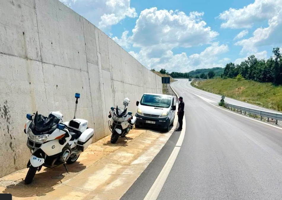 Policët me motorë në aksion: 61 gjoba për shkelësit e trafikut në Ferizaj