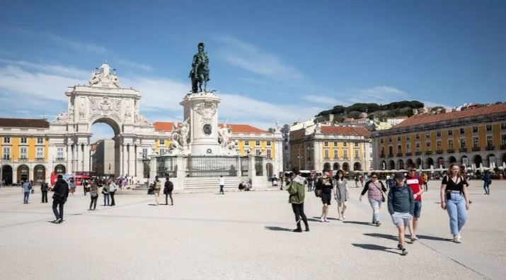 Portugalia ndalon mbulimin e fytyrës në publik