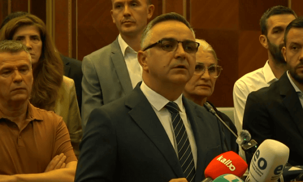 Tahiri: Bllokimi i Kuvendit është cenim i sovranitetit, s’do të lejojmë të dhunohet e drejta e qytetarëve