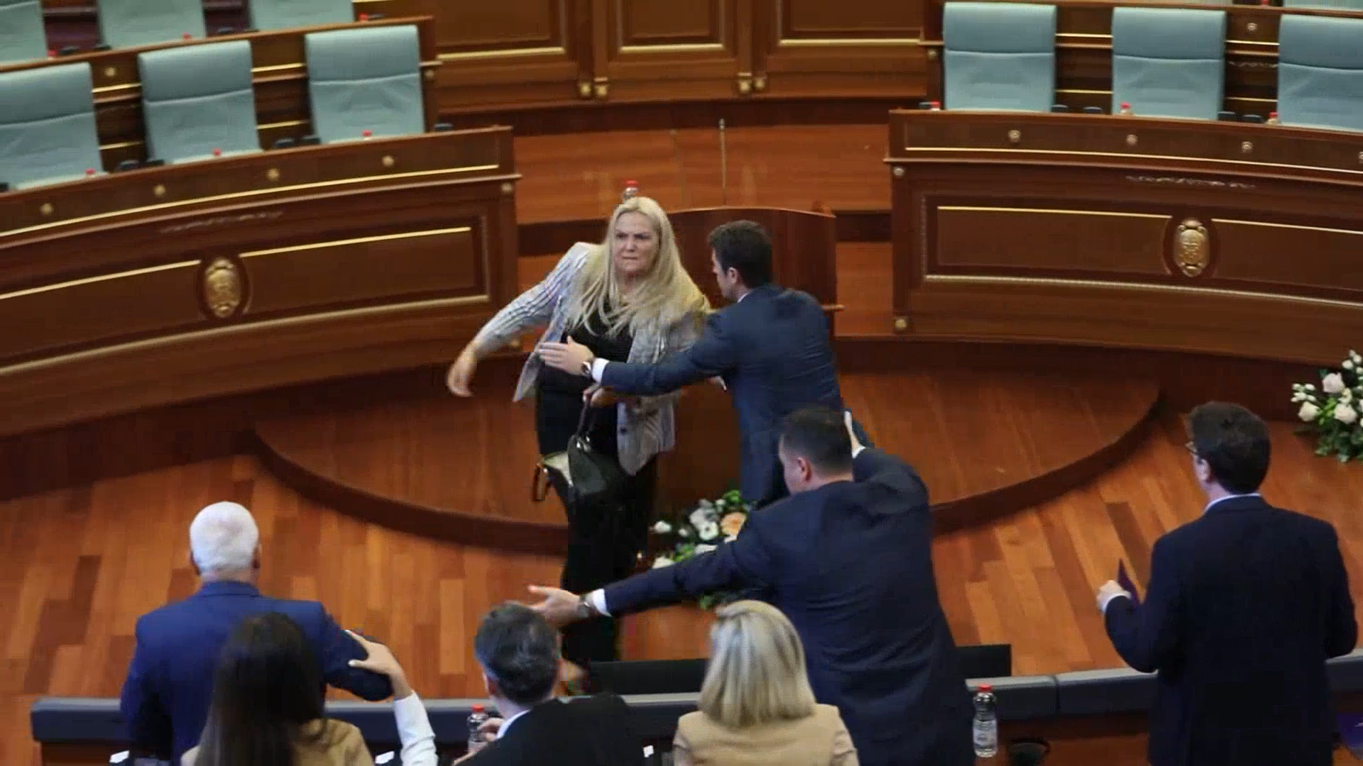 Nga mediat botërore te ato zvicerane, vazhdon jehona e “vezëve” të Kadrijajt ndaj Kurtit