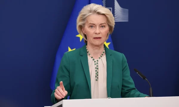 Zjarret në Shqipëri e Evropë, presidentja e KE, Von der Leyen: Po monitorojmë nga afër, jemi në gatishmëri të lartë