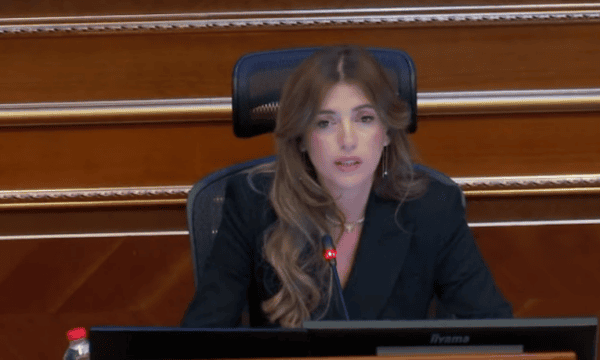 Konstituimi ‘ngec’ tek zgjedhja e nënkryetarëve të Kuvendit, Haxhiu kërkon pauzë 30 minutëshe