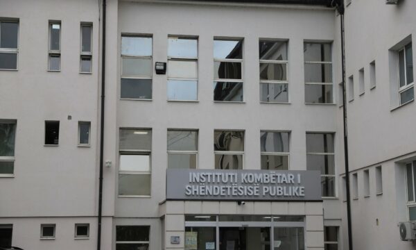 IKShPK: 164 raste me fruth, mbi 95% e të prekurve të pavaksinuar