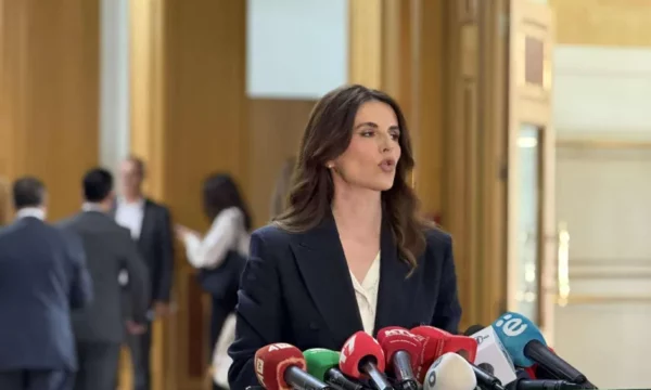 Vlora Çitaku zgjidhet nënkryetare e Kuvendit me 95 vota