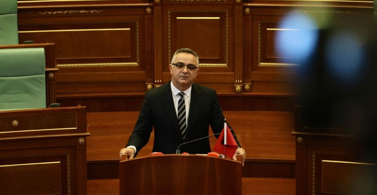 Tahiri kritikon mënyrën e funksionimit të institucioneve: Gjithçka shtyhet deri në minutën e fundit