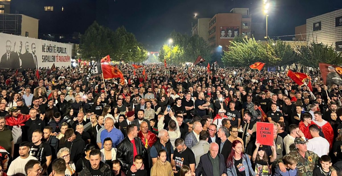 Protesta e mbrëmshme, Policia: Defilimet me vetura shkaktuan kolona dhe vozitje të rrezikshme