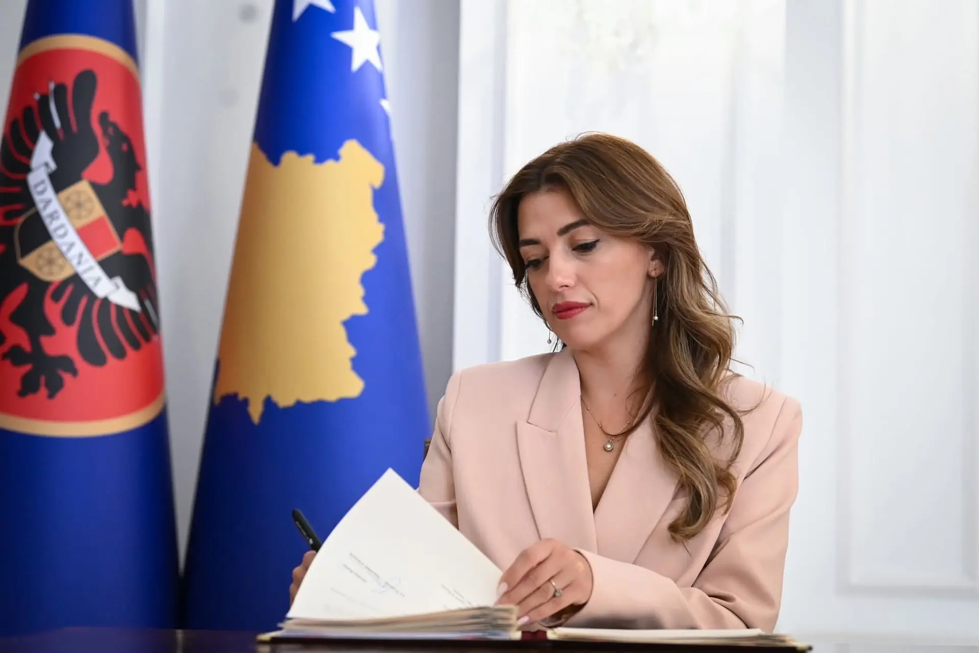 Haxhiu liron nga detyra 18 gjyqtarët serbë