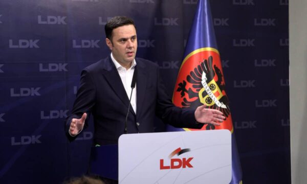 Abdixhiku i reagon 6-shes: Dje refuzuat presidentin jo koalicionin me VV, për çfarë po rrahni gjoks, çfarë shpëtuat