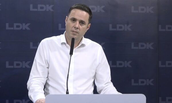 Abdixhiku paralajmëron pasoja për 6 deputetët e LDK-së që s’do ta votojnë Bekim Sejdiun