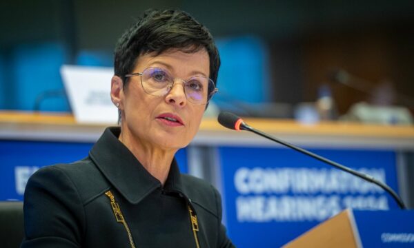 Marta Kos anulon vizitën në Serbi: Glorifikimi i Mlladiqit është i papajtueshëm me vlerat e BE-së