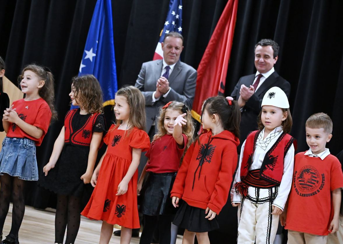 Kurti viziton shkollën në New York ku mësohet shqip: Gjuha shqipe të ruhet e kultivohet brez pas brezi