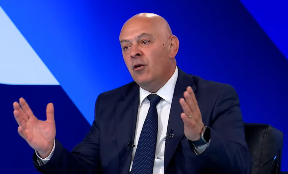 Llafet veç në sy të qytetarëve: Gjini e fton Kurtin në debat publik
