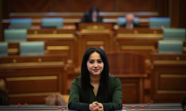 Deputetja e Vetëvendosjes i bën thirrje Prokurorisë “ta trajtojë” deklaratën e Simiqit në Kuvend