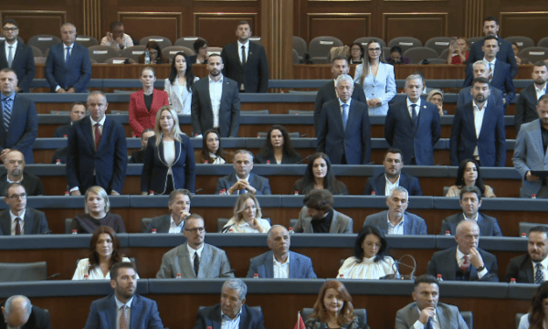Betohen deputetët e rinj