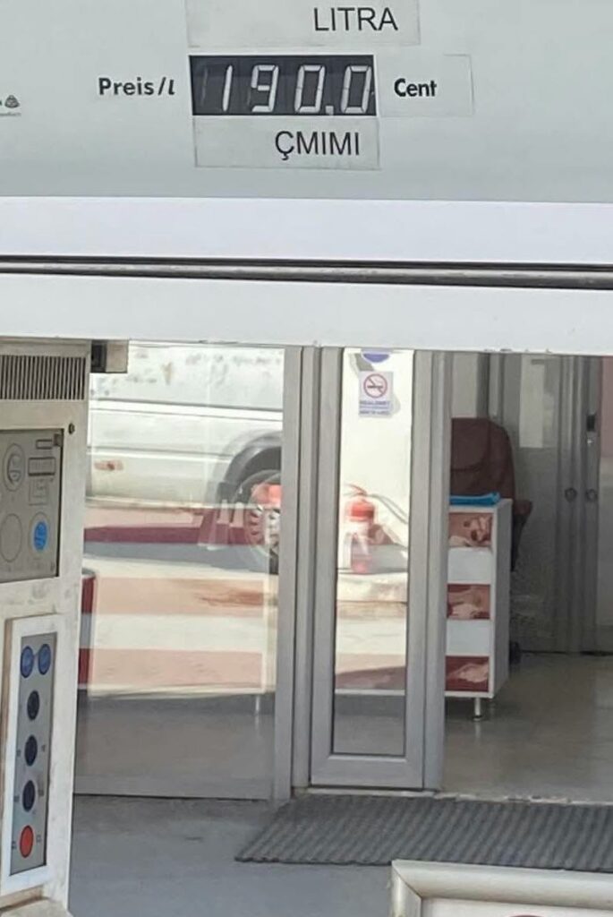 Çmimi i naftës arrin rekord në Kosovë, litri shitet deri në 1.90 euro