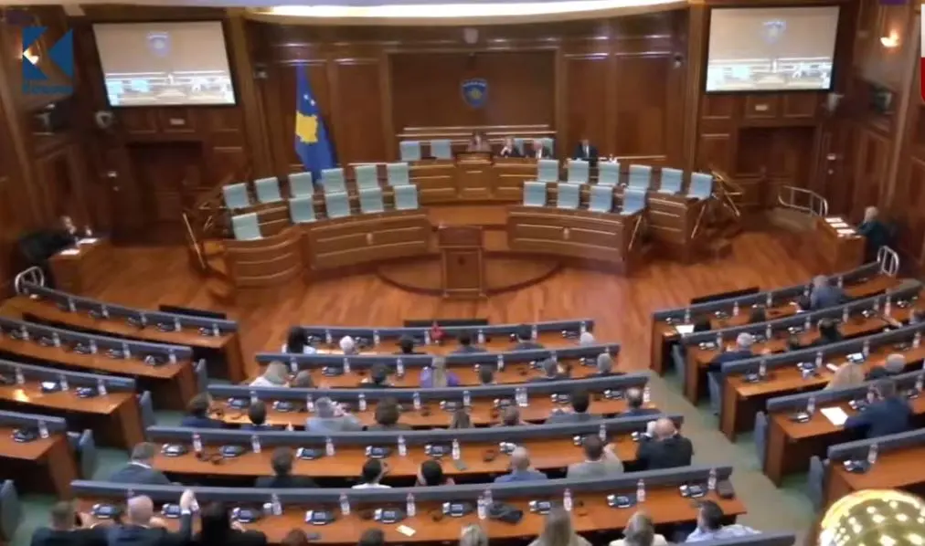 Pa PDK-në, Haxhiu e shpall të konstituuar Kuvendin