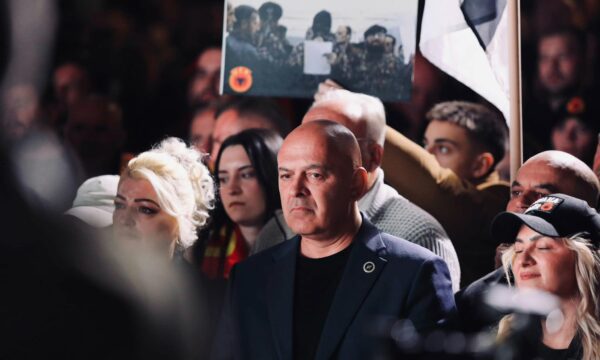 Protesta kundër verdiktit të Speciales në Gjakovë, Gjini: Nëna Ferdonije pasqyra që tregon se kush ishin kriminelët