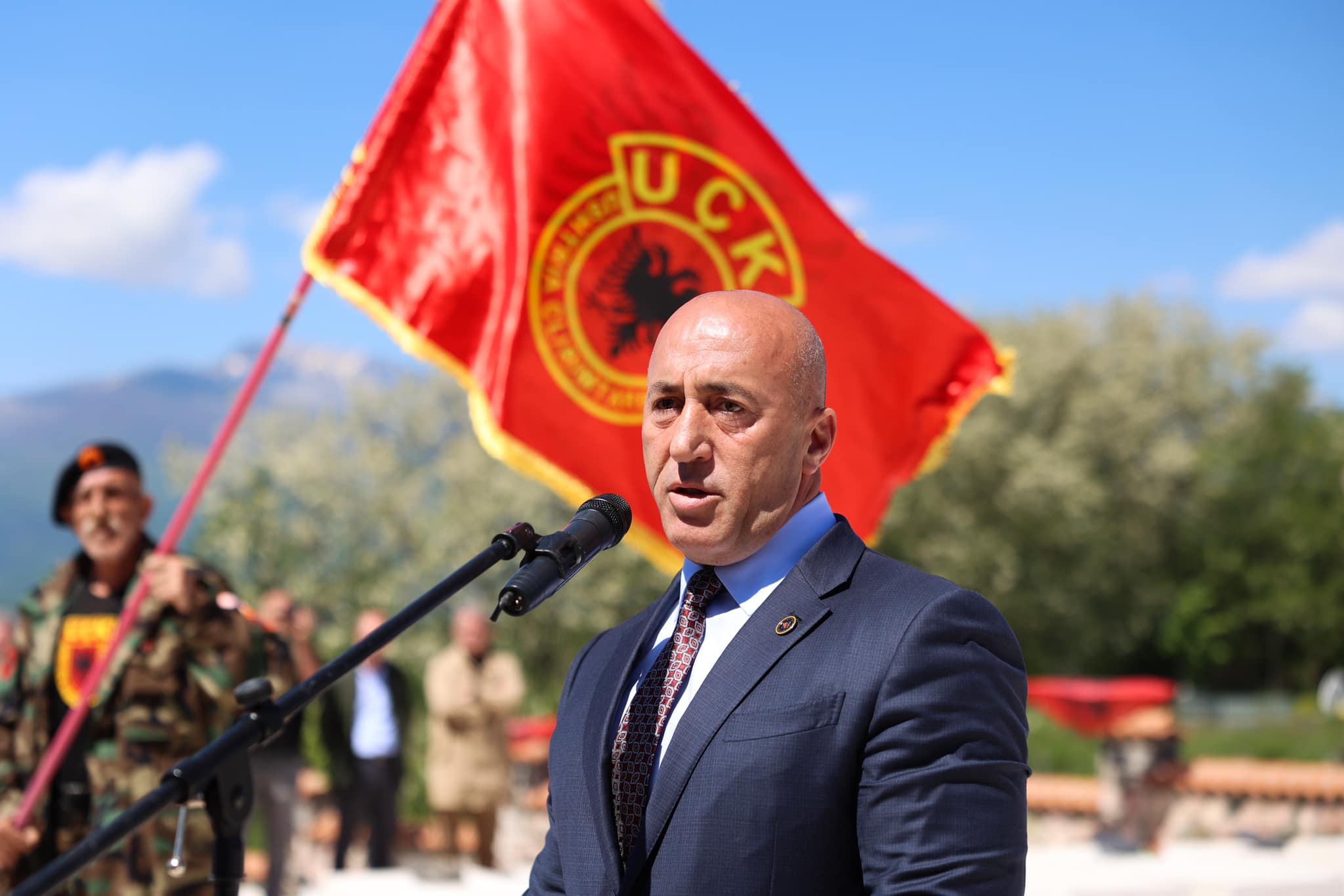 Marshi i 1 tetorit, Haradinaj fton qytetarët t’i bashkohen: Duke e mbrojt luftën e drejt çlirimtare, mbrojmë atdheun