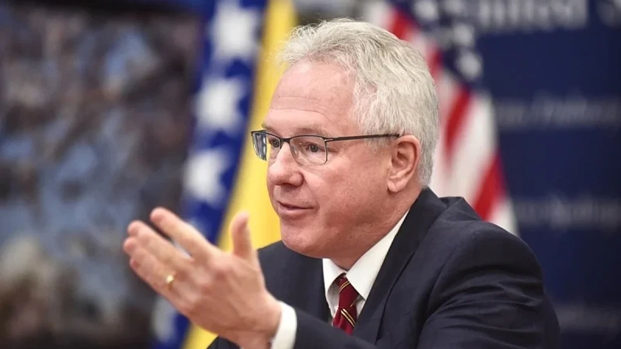 “Strategjia ka dështuar” – ish-ambasadori amerikan kërkon kthesë në politikën e Perëndimit ndaj Serbisë