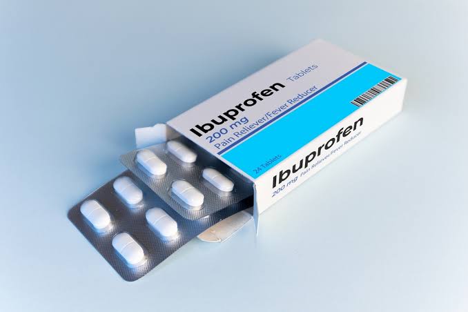 Farmacistët paralajmërojnë: Ja pse ibuprofeni nuk duhet të merret me stomak bosh