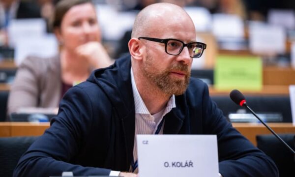 Eurodeputeti çek kërkon pezullimin e negociatave me Serbinë për shkak të glorifikimit të Mlladiqit