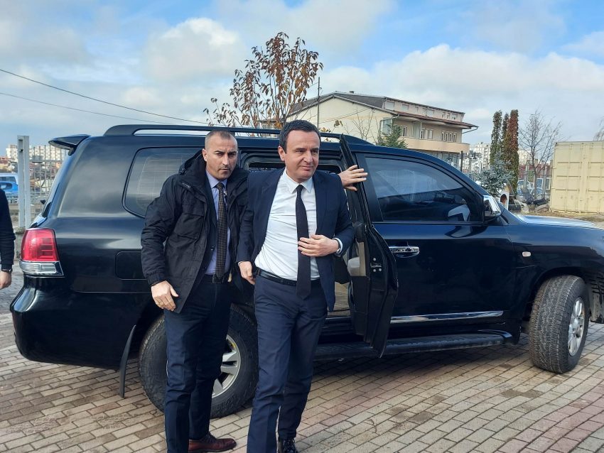 Në protestë jo, në Amerikë po – Kurti udhëton sot jashtë Kosovës