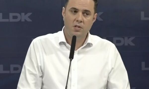 “Kaq munda”, Abdixhiku flet për përçarje në LDK: Me 12 deputetë do te jem në sallë kur votohet Presidenti
