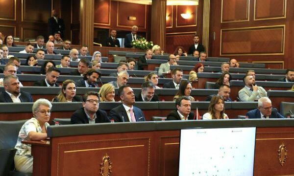 VV e ndali votimin në pako të nënkryetarëve, a do të vazhdojë konstituimi pas konsultimeve “30 minutëshe”