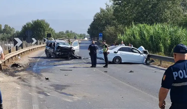 Aksident i rëndë në Shqipëri, një i vdekur dhe dy të lënduar