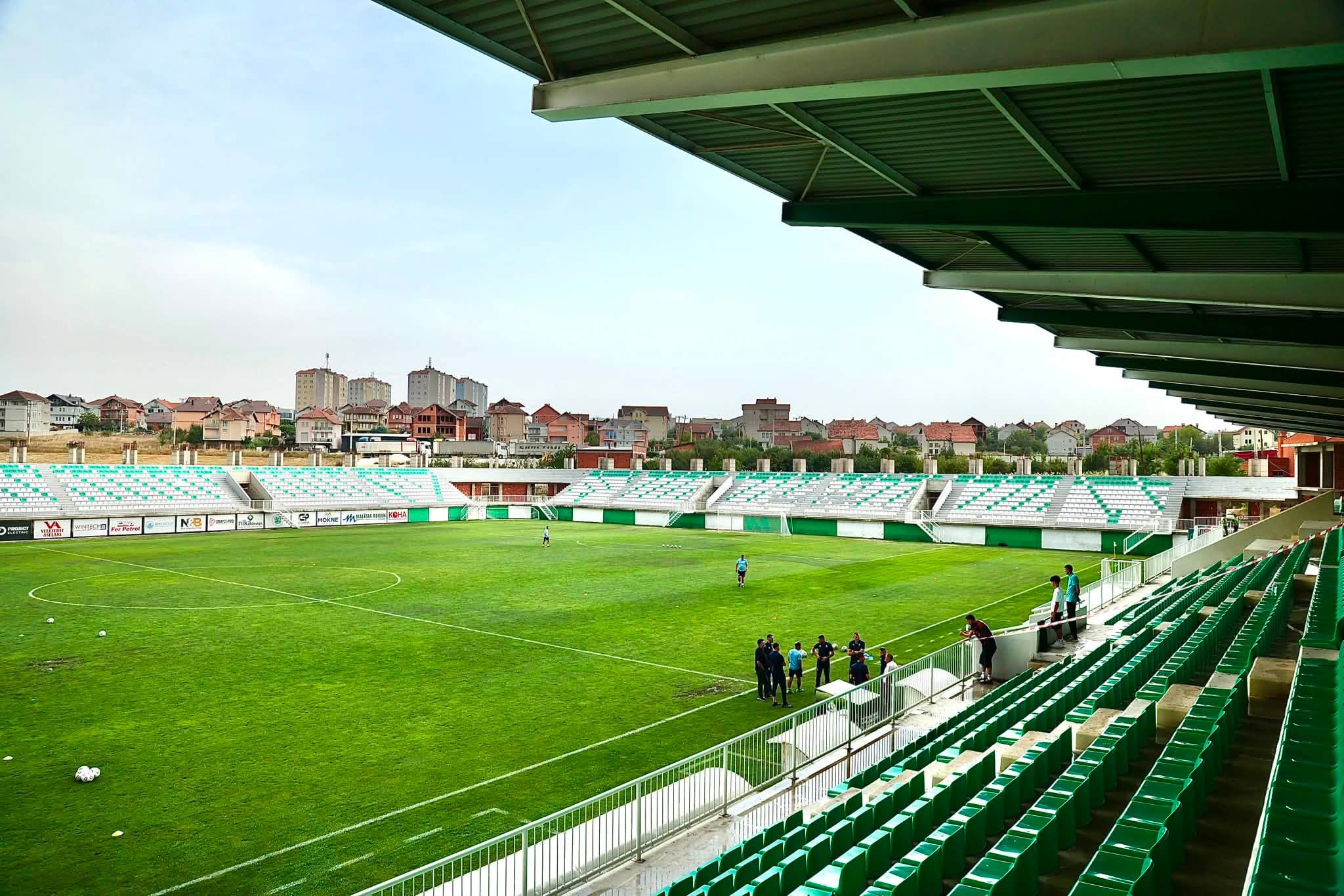 Mbyllet pjesa e parë, Llapi me një gol të anuluar, Feronikeli ’74 me një karton të kuq