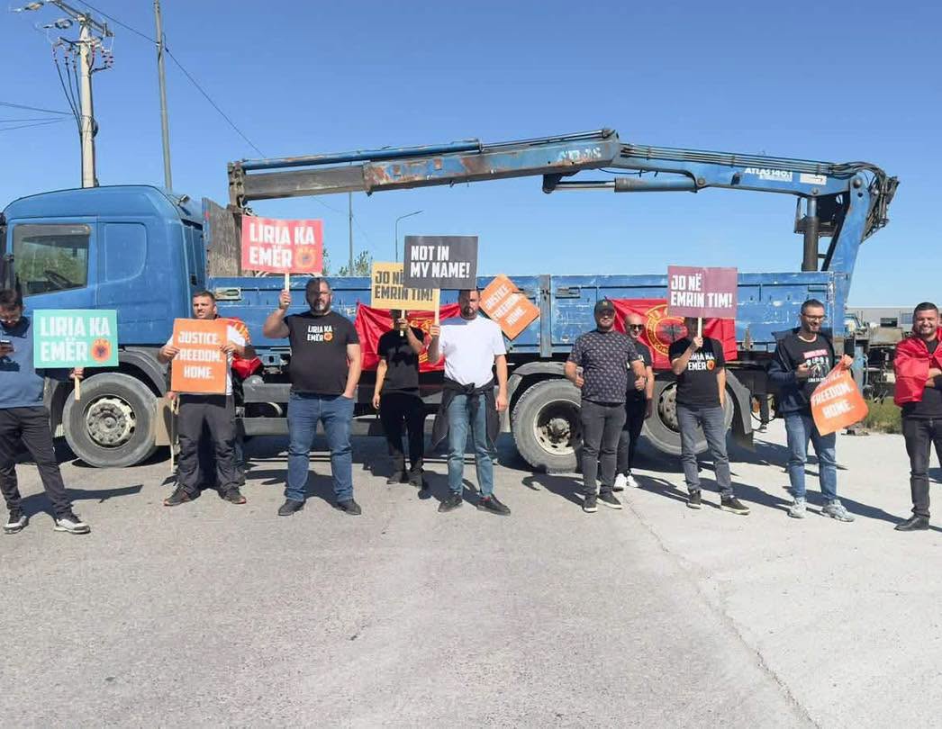 Qytetarët protestojnë duke ia bllokuar rrugën Presidentes së Komisionit Evropian tek Aeroporti i Prishtinës