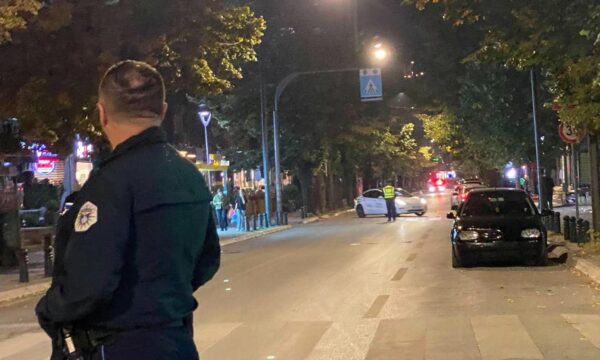Policia: 3 protestues janë shoqëruar në polici, 11 kërkuan ndihmë mjekësore, 6 policë të lënduar…