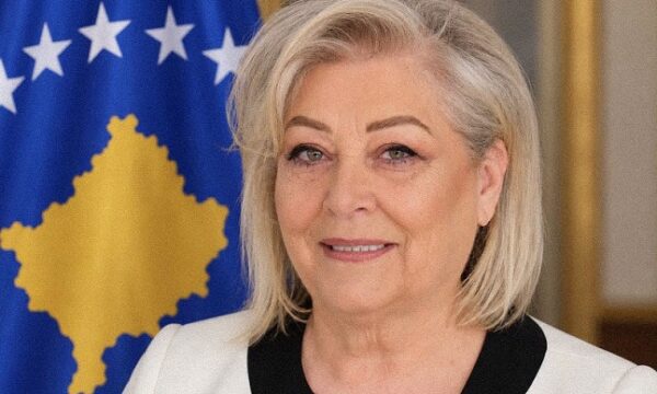 Publikohet një fotografi e Justina Shiroka Pulës në rininë e saj të hershme