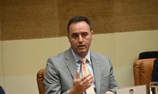 Glauk Konjufca caktohet kryesues i grupit punues për hartimin e strategjisë për mbrojtjen e ish-krerëve të UÇK-së në Apel