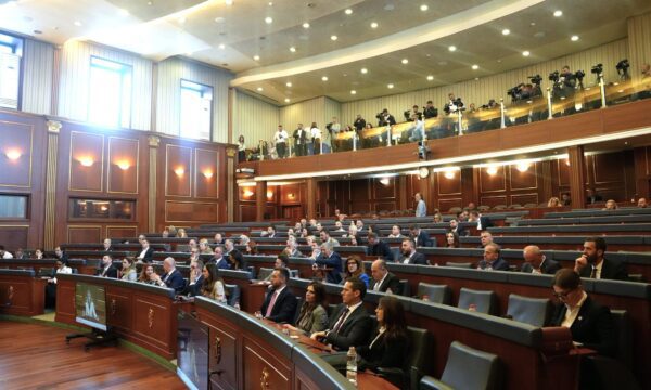 “Katër javë për ta ndryshuar e plotësuar”, ende s’shihen lëvizje për Ligjin e Speciales pasi u kthye në Kuvend