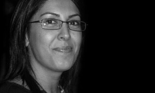 Detaje të rënda: “Arlinda Zekaj tentoi të fshihej pas derës për t’u mbrojtur, Albert Sylaj e goditi disa herë me sëpatë”