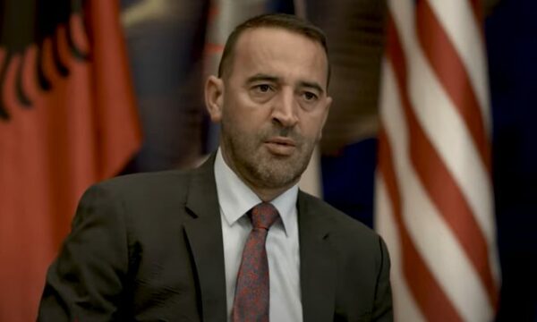 “Vend ku Albini dëshiron ta luajë rolin e Kryeministrit, gjyqtarit, kryeprokurorit e Presidentit”, Daut Haradinaj reagon për Isufajn